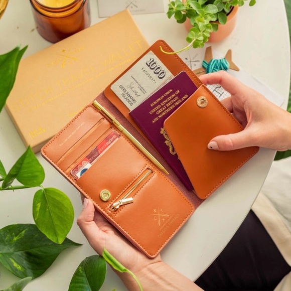 NWT NIB Stitch Where You'Ve Been Travel Leather Wallet By Chasing Threads w/ Pen - Picture 2 of 5